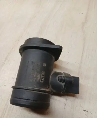 Volkswagen PASSAT B5.5 Mass air flow meter 0281002216 028906461