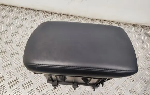 Toyota RAV 4 (XA40) Armrest 5882342030