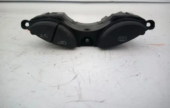 Ford Focus Electric window control switch 98AG19A945BF