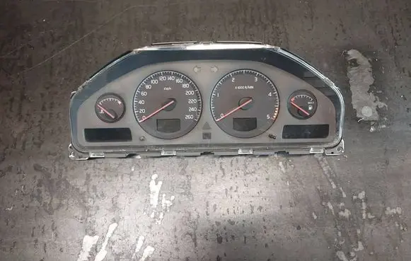 Speedometer (instrument cluster)