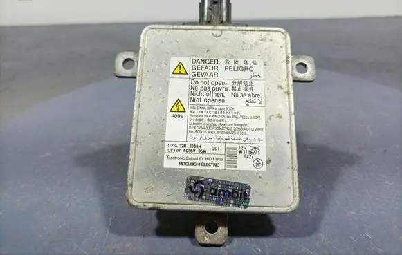 Mitsubishi Outlander Voltage converter/converter module W3T16271