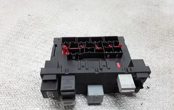 Volkswagen Touran I Fuse module 1K0937049M