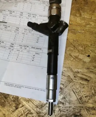 Nissan Navara D40 Fuel injector 16600EB300 10G08304