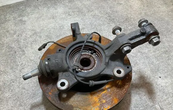 Front wheel hub