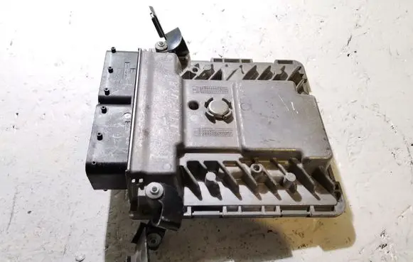 Volkswagen PASSAT B7 Engine control unit/module 06K906070J