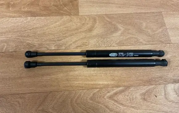 BMW 5 E60 E61 Front bonnet/hood damper/strut 14G063