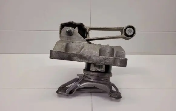 Engine mount bracket
