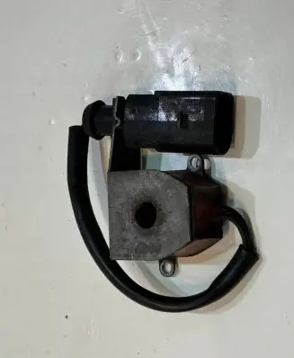 Volkswagen PASSAT B8 Air conditioning (A/C) pressure sensor 8R0260696A