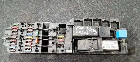 Mercedes-Benz C W202 Fuse box set 2025455240 08820210