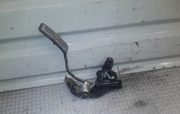 Toyota Avensis T250 Accelerator throttle pedal
