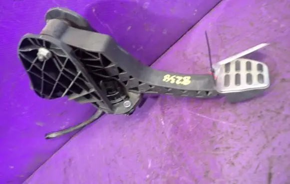 Skoda Yeti (5L) Clutch pedal 1Q1721059T