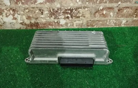 Audi A5 8T 8F Sound amplifier 8T0035223AH 720300400300 8T0035223