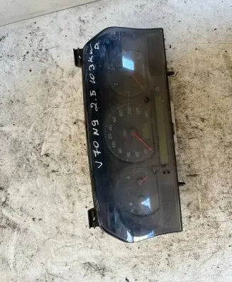 Volvo S70 V70 V70 XC Speedometer (instrument cluster) 9168144