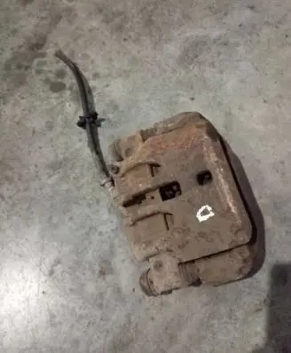 Iveco Daily 35.8 - 9 Front brake caliper