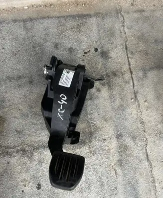 Volvo XC40 Clutch pedal 32265491