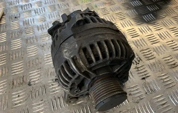 Renault Clio III Generator/alternator 8200660034