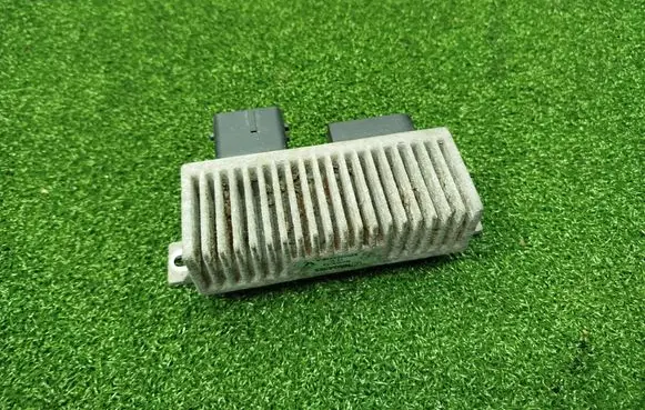 Opel Vivaro Glow plug pre-heat relay 8200558438 8200558438A