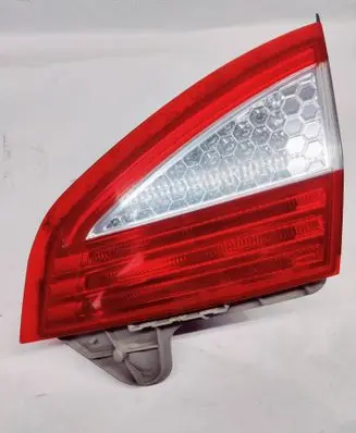 Tailgate rear/tail lights