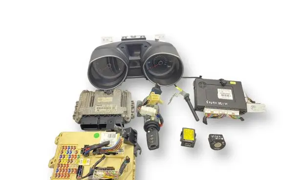 Hyundai i30 Engine ECU kit and lock set 0281019084 95400A6821 91950A6061