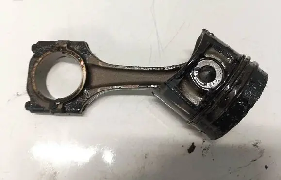 Renault Laguna I Piston with connecting rod 