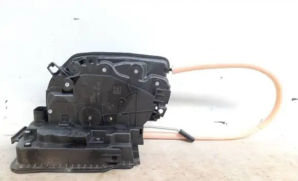 BMW 5 G30 G31 G38 Front door lock 7477688 51217477688