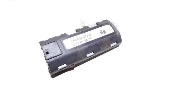 Volkswagen Caddy Aerial antenna amplifier 2K0035577B