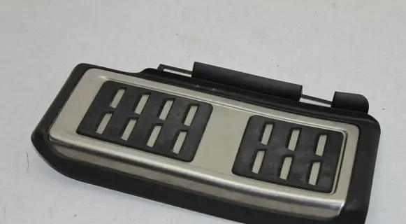 Volkswagen Tiguan Foot rest pad/dead pedal 5Q1864551A