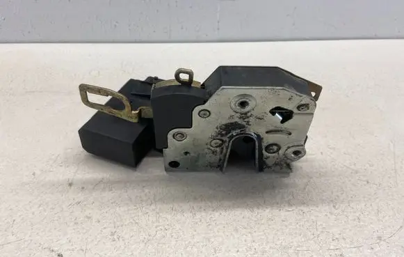 BMW 3 E36 Front door lock 1387606