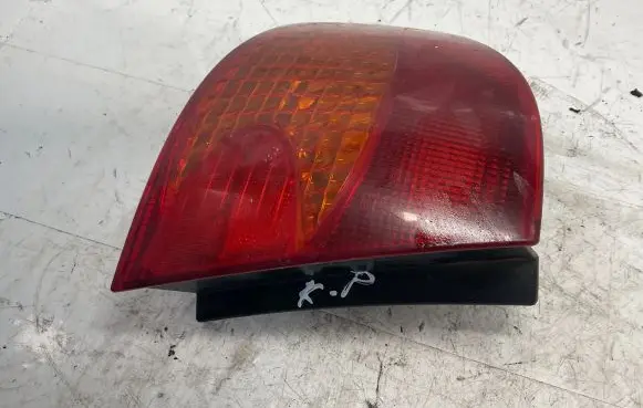 Toyota Avensis T220 Rear/tail lights