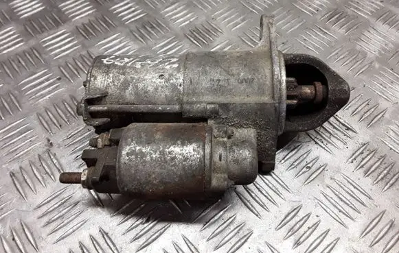 Opel Zafira B Starter motor 55556092