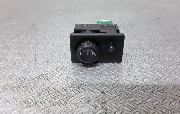 Wing mirror switch