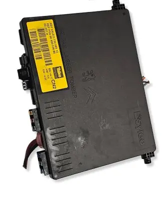 Citroen Xsara Picasso Fuse module 73008512 9649053680