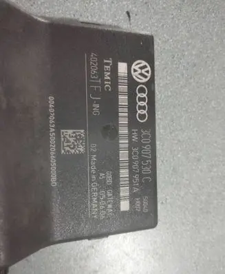 Volkswagen PASSAT B6 Gateway control module 3C0907530C 3C0907951A 402063