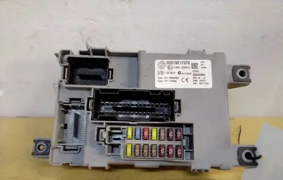 Fiat Doblo Fuse module 00519217570 28340956