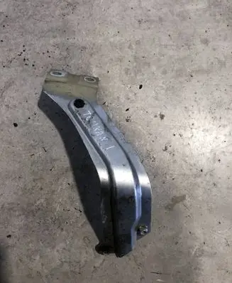 Volkswagen Touran II Fender mounting bracket 1T0821136C