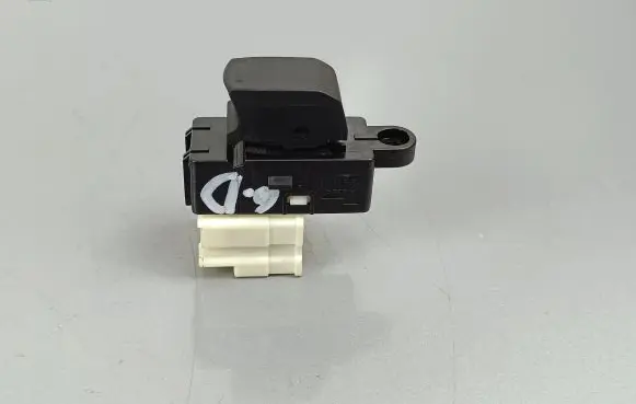 Suzuki SX4 S-Cross Electric window control switch