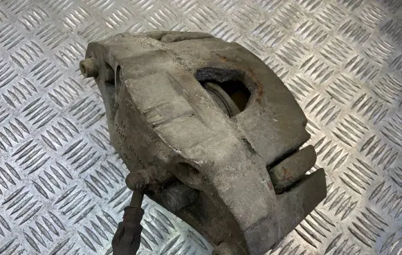 Volvo XC90 Front brake caliper
