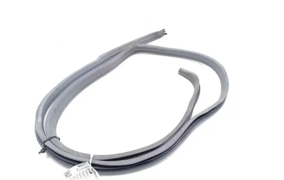 Mercedes-Benz E W124 Rubber seal front door (on door) 