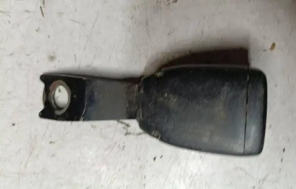 Suzuki Grand Vitara I Front seatbelt buckle dawd4988