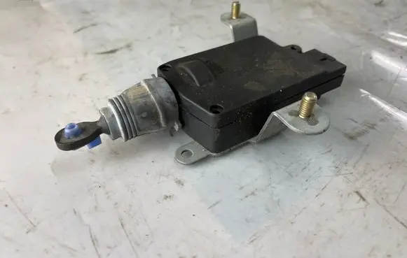 Hyundai Matrix Central locking motor 