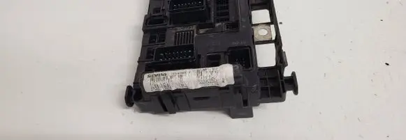 Peugeot 206 Fuse module 9643498980 T11847000