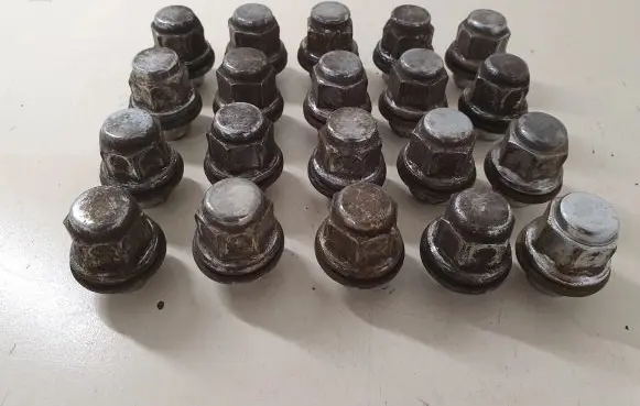 Toyota Avensis T270 Nuts/bolts 
