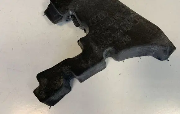 Audi Q5 SQ5 Fender foam support/seal 8R0821197