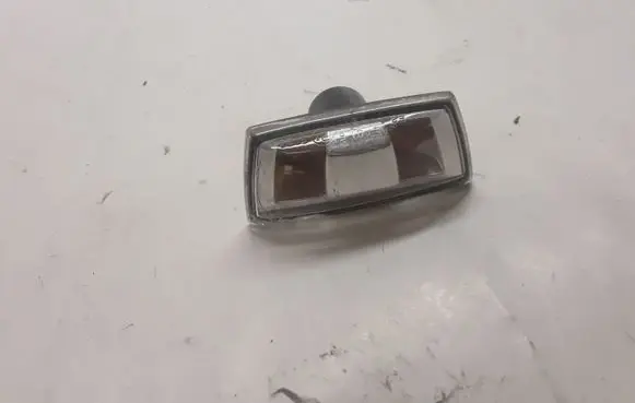 Opel Astra H Front fender indicator light 13228580