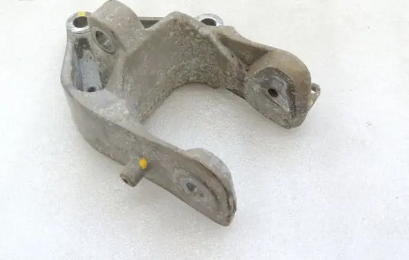 Chrysler Grand Voyager V Engine mounting bracket K04721570AA 04721570AA