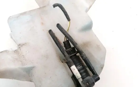 Ford Mondeo Mk III Windscreen/windshield washer pump 1S7117K624FC 123060