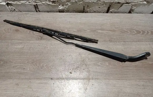 Volvo V70 Front wiper blade arm 8624243 8624266