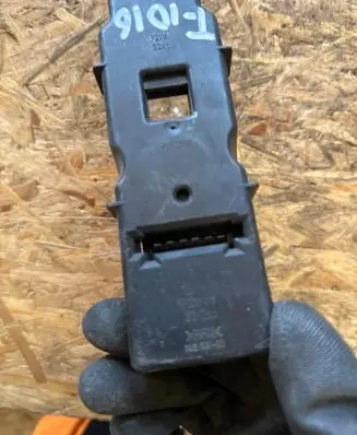 Mercedes-Benz C W202 Tail light bulb cover holder 14653100