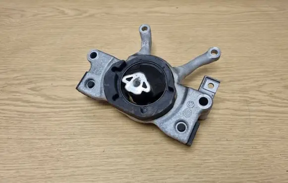 BMW 3 G20 G21 Gearbox mount 8742697