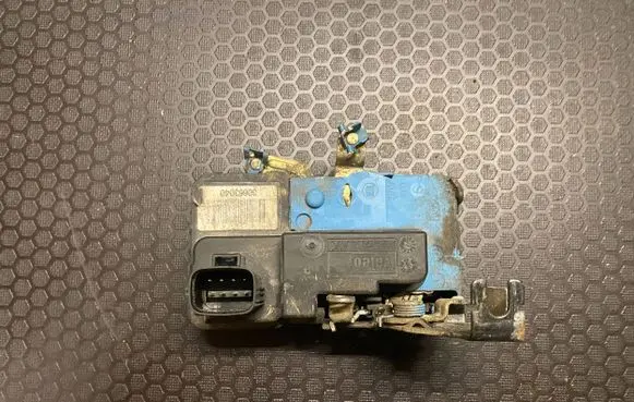 Volvo S80 Front door lock 30663040
